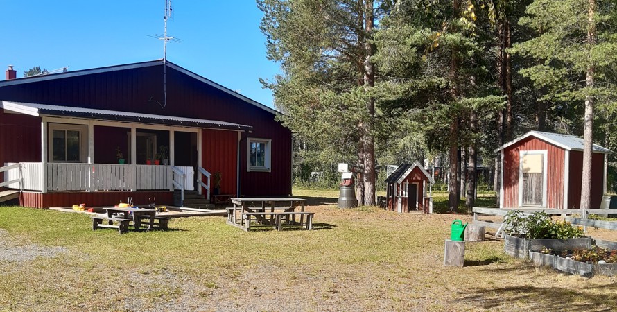 Solstrålens förskola, utomhusbild på det röda huset 